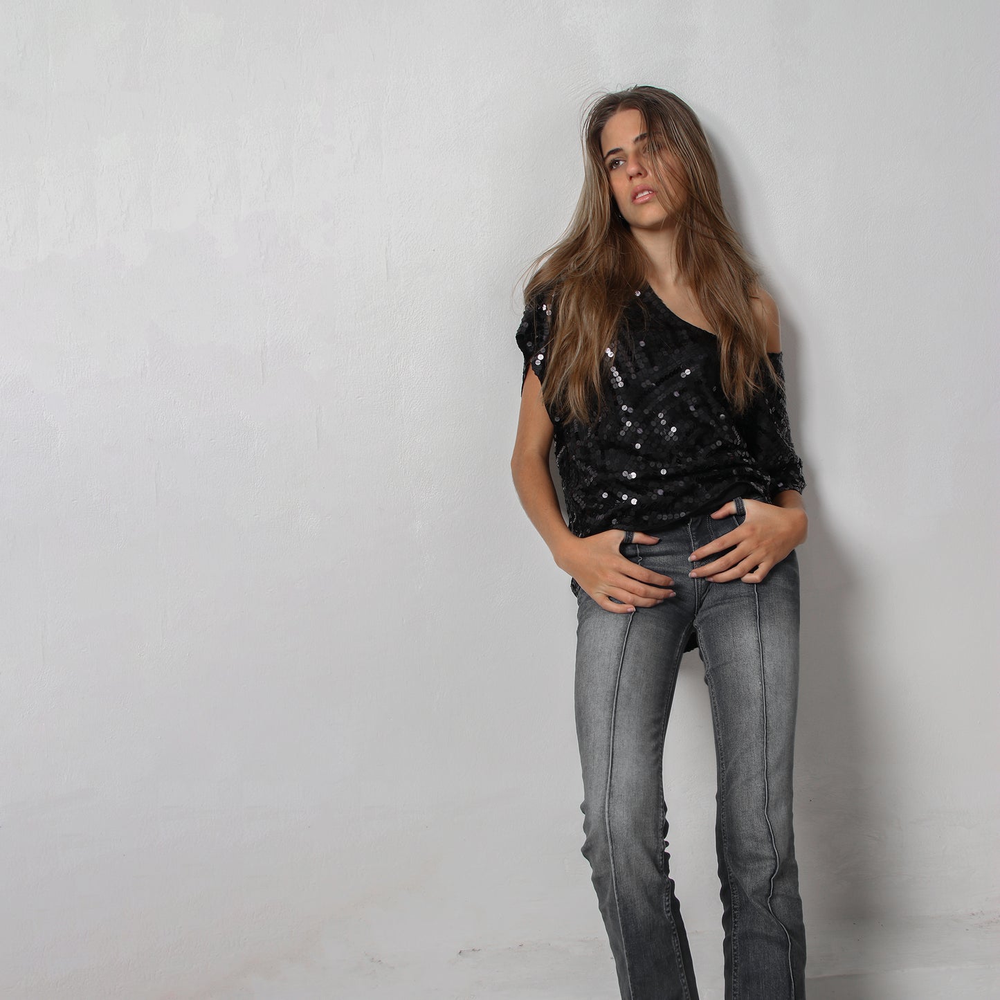 Off-shoulder sequin tee